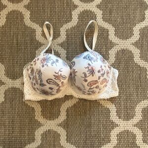 Victoria’s Secret lined Demi bra size 34DDD